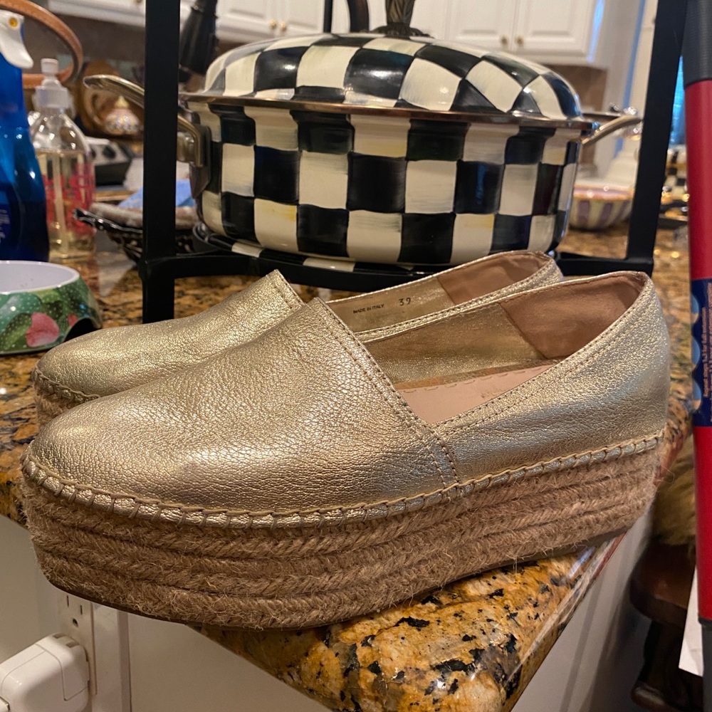 Miu Miu platforms